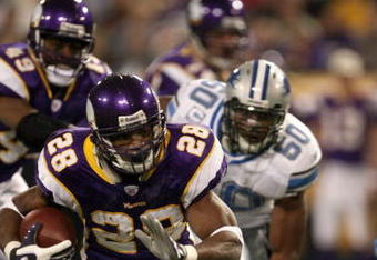 MINNEAPOLIS - DECEMBER 2:  Running back Adrian Peterson #28 of the Minnesota Vikings carries the ball against the Detroit Lions defends at the Metrodome December 2, 2007 in Minneapolis, Minnesota. The Vikings won 42-10.  (Photo by Stephen Dunn/Getty Images)