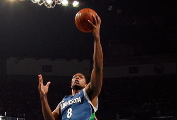 NEW ORLEANS - FEBRUARY 08:  Ryan Gomes #8 of the Minnesota Timberwolves  makes a shot over James Posey #41 and David West #30 of the New Orleans Hornets on February 8, 2009 in New Orleans, Louisiana.  NOTE TO USER: User expressly acknowledges and agrees that, by downloading and/or using this Photograph, user is consenting to the terms and conditions of the Getty Images License Agreement.  (Photo by Chris Graythen/Getty Images)
