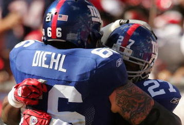 TAMPA, FL - JANUARY 06:  Brandon Jacobs #27 of the New York Giants celebrates his touchdown with teammate David Diehl #66 in the second quarter of the NFC Wild Card game against Tampa Bay Buccaneers making it 7-7 at Raymond James Stadium on January 6, 2008 in Tampa, Florida.  (Photo by Matthew Stockman/Getty Images)