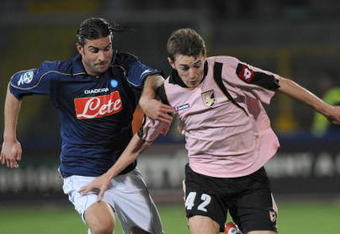 PALERMO, ITALY - FEBRUARY 08:  Federico Balzaretti of Palermo and Manuele Blasi of Napoli during the Serie A match between US Citta di Palermo and SSC Napoli at the Renzo Barbera Stadio on February 8, 2009 in Palermo, Italy.  (Photo by New Press/Getty Images)