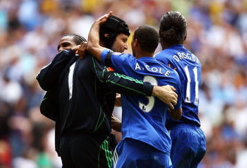 LONDON, ENGLAND - AUGUST 09:  Petr Cech, Ashley Cole and Didier Drogba of Chelsea celebrate victory in the penalty shoot out during the FA Community Shield match between Manchester United and Chelsea at Wembley Stadium on August 9, 2009 in London, England.  (Photo by Paul Gilham/Getty Images)