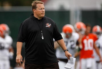 BEREA, OH - AUGUST 07:  Head coach Eric Mangini of the Cleveland Browns looks on during training camp at the Cleveland Browns Training and Administrative Complex on August 7, 2009 in Berea, Ohio.  (Photo by Gregory Shamus/Getty Images)
