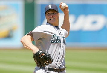 OAKLAND, CA - MAY 27:  Erik Bedard #45 of the Seattle Mariners pitches against the Oakland Athletics at the Oakland Coliseum on May 27, 2009 in Oakland, California.  (Photo by Ezra Shaw/Getty Images)