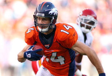 DENVER - DECEMBER 7: Wide receiver Brandon Stokley #14 of the Denver Broncos takes off downfield after avoiding the tackle of safety Jarrad Page of the Kansas City Chiefs during the first quarter of week 14 NFL action at Invesco Field at Mile High on December 7, 2008 in Denver, Colorado. Stokley later left the game with an injury.(Photo by Marc Piscotty/Getty Images)