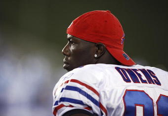 CANTON, OH - AUGUST 9: Terrell Owens #81 of the Buffalo Bills looks on against the Tennessee Titans during the Pro Football Hall of Fame Game at Fawcett Stadium on August 9, 2009 in Canton, Ohio. (Photo by Joe Robbins/Getty Images)