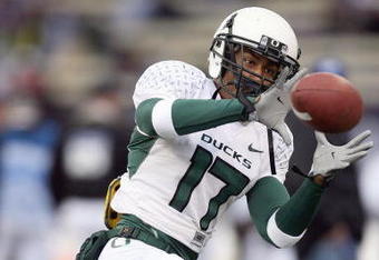 SEATTLE - OCTOBER 20: Willie Glasper #17 of the Oregon Ducks moves to catch the ball before the game against the Washington Huskies at Husky Stadium on October 20, 2007 in Seattle, Washington. The Ducks defeated the Huskies 55-34. (Photo by Otto Greule Jr/Getty Images) 