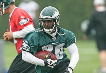 PHILADELPHIA - MAY 1: Running back LeSean McCoy #29 of the Philadelphia Eagles runs the ball during minicamp practice at the NovaCare Complex on May 1, 2009 in Philadelphia, Pennsylvania. (Photo by Hunter Martin/Getty Images)
