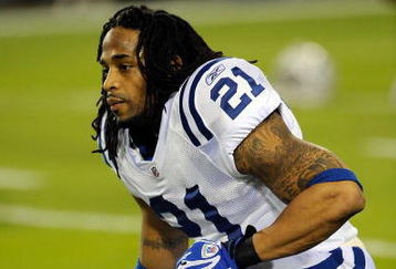 JACKSONVILLE, FL - DECEMBER 18:  Bob Sanders #21 of the Indianapolis Colts stretches prior to the game against the Jacksonville Jaguars at Jacksonville Municipal Stadium on December 18, 2008 in Jacksonville, Florida.  (Photo by Sam Greenwood/Getty Images)
