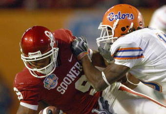 MIAMI - JANUARY 08:  Juaquin Iglesias #9 of the Oklahoma Sooners carries the ball against Ahmed Black #35 and Will Hill #10 of the Florida Gators during the FedEx BCS National Championship Game at Dolphin Stadium on January 8, 2009 in Miami, Florida.  (Photo by Donald Miralle/Getty Images)