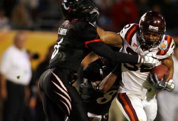 MIAMI - JANUARY 01:  DeAngelo Smith #6 of the Cincinnati Bearcats tries to tackle Darren Evans #32 of the Virginia Tech Hokies during the FedEx Orange Bowl at Dolphin Stadium on January 1, 2009 in Miami, Florida.  (Photo by Doug Benc/Getty Images)