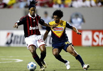 ATLANTA - JULY 22:  Ronaldinho #80 of AC Milan moves the ball against Juan Carlos Silva #26 of Club America during the World Football Challenge match at Georgia Dome on July 22, 2009 in Atlanta, Georgia. (Photo by Kevin C. Cox/Getty Images)