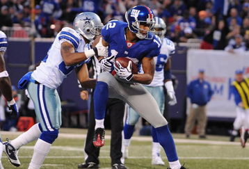 EAST RUTHERFORD, NJ - NOVEMBER 02:  Steve Smith #12 of the New York Giants scores a touchdown as Orlando Scandrick #32 of the Dallas Cowboys defends during their game on November 2, 2008 at Giants Stadium in East Rutherford, New Jersey.  (Photo by Al Bello/Getty Images)