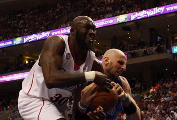 PHILADELPHIA - APRIL 26:  Reggie Evans #33 of the Philadelphia 76ers battles for the ball against Marcin Gortat #13 of the Orlando Magic during Game Four of the Eastern Conference Quarterfinals during the 2009 NBA Playoffs at the Wachovia Center on April 26, 2009 in Philadelphia, Pennsylvania. NOTE TO USER: User expressly acknowledges and agrees that, by downloading and/or using this Photograph, user is consenting to the terms and conditions of the Getty Images License Agreement.  (Photo by Jim McIsaac/Getty Images)