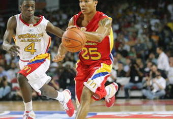 LOUISVILLE, KY  - MARCH 28:  Derrick Rose #25 of the West Team brings the ball upcourt against Johnny Flynn #4 of the East Team during the McDonald's All American High School Basketball Game on March 28, 2007 at Freedom Hall in Louisville, Kentucky. The West won 114-112. (Photo by Andy Lyons/Getty Images)