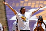 LOS ANGELES, CA - JUNE 17:  Pau Gasol (L) and Sasha Vujacic of the Los Angeles Lakers celebrate on stage during the 2009 NBA Championship Victory Parade at the Los Angeles Memorial Coliseum on June 17, 2009 in Los Angeles, California.  (Photo by Jeff Gross/Getty Images)