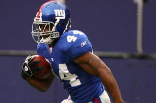 EAST RUTHERFORD, NJ - NOVEMBER 16:  Ahmad Bradshaw #44 of the New York Giants of the Baltimore Ravens during their game on November 16, 2008 at Giants Stadium in East Rutherford, New Jersey.  (Photo by Al Bello/Getty Images)