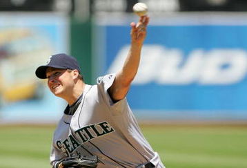 OAKLAND, CA - MAY 27:  Erik Bedard #45 of the Seattle Mariners pitches against the Oakland Athletics at the Oakland Coliseum on May 27, 2009 in Oakland, California.  (Photo by Ezra Shaw/Getty Images)