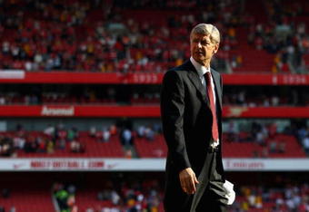 LONDON, ENGLAND - MAY 24:  Arsenal Manager Arsene Wenger looks on after the Barclays Premier League match between Arsenal and Stoke City at Emirates Stadium on May 24, 2009 in London, England.  (Photo by Ryan Pierse/Getty Images)