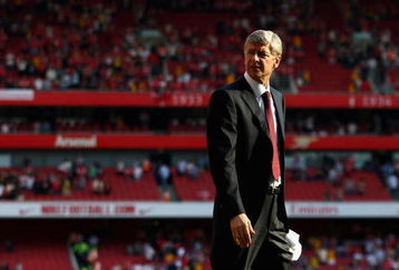 LONDON, ENGLAND - MAY 24:  Arsenal Manager Arsene Wenger looks on after the Barclays Premier League match between Arsenal and Stoke City at Emirates Stadium on May 24, 2009 in London, England.  (Photo by Ryan Pierse/Getty Images)