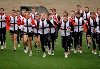 MELBOURNE, AUSTRALIA - AUGUST 12: Saints players run laps during a St Kilda Saints AFL training session at Linen House Oval on August 12, 2009 in Melbourne, Australia.  (Photo by Robert Cianflone/Getty Images)