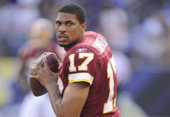 BALTIMORE, MD - AUGUST 13:  Jason Campbell #17 of the Washington Redskins warms up before a NFL preseason football game against the Baltimore Ravens on August 13, 2009 at M & T Bank Stadium in Baltimore, Maryland.   (Photo by Mitchell Layton/Getty Images)