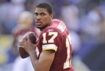 BALTIMORE, MD - AUGUST 13:  Jason Campbell #17 of the Washington Redskins warms up before a NFL preseason football game against the Baltimore Ravens on August 13, 2009 at M & T Bank Stadium in Baltimore, Maryland.   (Photo by Mitchell Layton/Getty Images)
