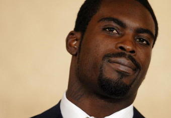 RICHMOND, VA - AUGUST 27:  Atlanta Falcons quarterback Michael Vick speaks to reporters at the Omni Richmond Hotel after agreeing to a guilty plea on charges stemming from his involvement in a dogfighting ring August 27, 2007, in Richmond, Virginia.  (Photo by Jonathan Ernst/Getty Images)