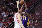 HOUSTON - MAY 08:  Guard Kobe Bryant #24 of the Los Angeles Lakers takes a shot against Yao Ming of the Houston Rockets in Game Three of the Western Conference Semifinals during the 2009 NBA Playoffs at Toyota Center on May 8, 2009 in Houston, Texas. NOTE TO USER: User expressly acknowledges and agrees that, by downloading and or using this photograph, User is consenting to the terms and conditions of the Getty Images License Agreement.  (Photo by Ronald Martinez/Getty Images)