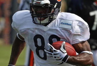 BOURBONNAIS, IL - AUGUST 04: Earl Bennett #80 of the Chicago Bears runs with the ball during a training camp practice on August 4, 2009 at Olivet Nazarene University in Bourbonnais, Illinois. (Photo by Jonathan Daniel/Getty Images)