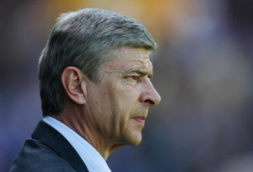 PORTSMOUTH, UNITED KINGDOM - MAY 02:  Arsene Wenger manager of Arsenal looks on prior to the Barclays Premier League match between Portsmouth and Arsenal at Fratton Park on May 2, 2009 in Portsmouth, England.  (Photo by Paul Gilham/Getty Images)