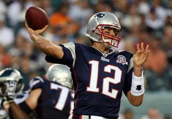 PHILADELPHIA - AUGUST 13:  Tom Brady #12 of the New England Patriots throws a pass against the Philadelphia Eagles on August 13, 2009 at Lincoln Financial Field in Philadelphia, Pennsylvania.  (Photo by Jim McIsaac/Getty Images)