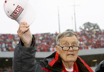ATHENS, GA - NOVEMBER 29:  Former long-time Georgia Bulldogs radio announcer Larry Munson acknowledges the crowd during a tribute to him after the first quarter of the game against the Georgia Tech Yellow Jackets at Sanford Stadium on November 29, 2008 in Athens, Georgia.  (Photo by Mike Zarrilli/Getty Images)