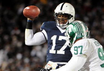 STATE COLLEGE, PA - NOVEMBER 22:  Darryl Clark #17 of the Penn State Nittany Lions scrambles in front of Justin Kershaw #97 of the Michigan State Spartans on November 22, 2008 at Beaver Stadium in State College, Pennsylvania. Penn State won the game 49-18. (Photo by Joe Sargent/Getty Images)