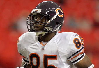 ATLANTA - OCTOBER 12:  Earl Bennett #85 of the Chicago Bears warms up before the game against the Atlanta Falcons at the Georgia Dome on October 12, 2008 in Atlanta, Georgia.  (Photo by Kevin C. Cox/Getty Images)
