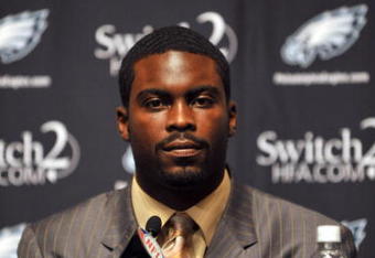 PHILADELPHIA - AUGUST 14: Michael Vick of the Philadelphia Eagles speaks at a press conference at the NovaCare Complex on August 14, 2009 in Philadelphia, Pennsylvania. Vick signed a one-year contract, with a second year option, with the Eagles.  (Photo by Larry French/Getty Images)