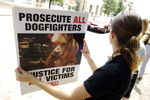 RICHMOND, VA - JULY 26:  Protestors from People for the Ethical Treatment of Animals carry signs as they wait for Atlanta Falcons quarterback Michael Vick to appear for a bond hearing and arraignment in federal court July 26, 2007 in Richmond, Virginia. Vick and three associates were indicted earlier this month on charges related to their alleged role in an interstate dogfighting ring.  (Photo by Jonathan Ernst/Getty Images)