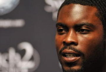 PHILADELPHIA - AUGUST 14: Michael Vick of the Philadelphia Eagles speaks at a press conference at the NovaCare Complex on August 14, 2009 in Philadelphia, Pennsylvania. Vick signed a one-year contract, with a second year option, with the Eagles.  (Photo by Larry French/Getty Images)