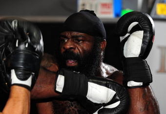 LOS ANGELES, CA - SEPTEMBER 17:  MMA Heavyweight Sensation Kimbo Slice is seen during the Workout/Media Day with Kimbo Slice and Gina Carano at the Legends Mixed Martial Arts Training Center on September 17, 2008 in Los Angeles, California.  (Photo by Robert Laberge/Getty Images)