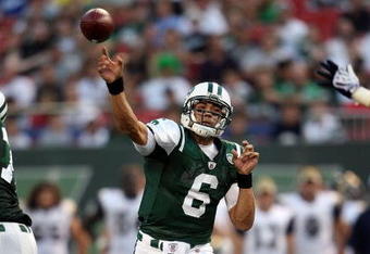 EAST RUTHERFORD, NJ - AUGUST 14:  Mark Sanchez #6 of the New York Jets throws a pass against the St. Louis Rams during their preseason game at Giants Stadium on August 14, 2009  in East Rutherford, New Jersey.  (Photo by Nick Laham/Getty Images)