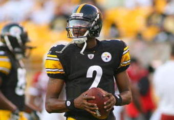PITTSBURGH - AUGUST 13: Dennis Dixon #2 of the Pittsburgh Steelers warms up prior to a preseason NFL game against  the Arizona Cardinals  on August 13, 2009 at Heinz Field in Pittsburgh, Pennsylvania.  (Photo by Rick Stewart/Getty Images)