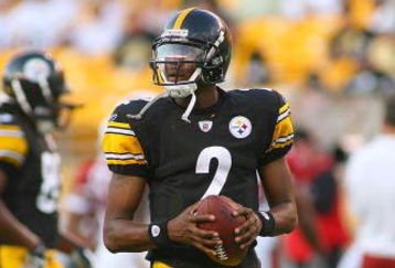 PITTSBURGH - AUGUST 13: Dennis Dixon #2 of the Pittsburgh Steelers warms up prior to a preseason NFL game against  the Arizona Cardinals  on August 13, 2009 at Heinz Field in Pittsburgh, Pennsylvania.  (Photo by Rick Stewart/Getty Images)