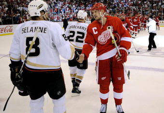 DETROIT - MAY 14:  Nicklas Lidstrom #5 of the Detroit Red Wings shakes hands with Teemu Selanne #8 of the Anaheim Ducks after winning 4-3 in Game Seven of the Western Conference Semifinals of the 2009 NHL Stanley Cup Playoffs on May 14, 2009 at Joe Louis Arena in Detroit, Michigan.  (Photo by Gregory Shamus/Getty Images)