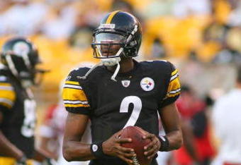 PITTSBURGH - AUGUST 13: Dennis Dixon #2 of the Pittsburgh Steelers warms up prior to a preseason NFL game against  the Arizona Cardinals  on August 13, 2009 at Heinz Field in Pittsburgh, Pennsylvania.  (Photo by Rick Stewart/Getty Images)