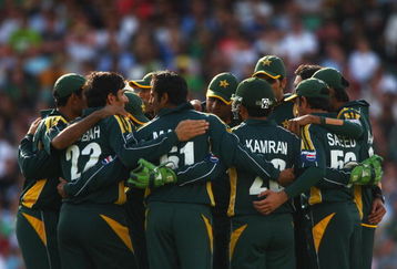 LONDON, ENGLAND - JUNE 13: The Pakistan team huddle during the ICC World Twenty20 Super Eights match between New Zealand and Pakistan at The Brit Oval on June 13, 2009 in London, England.  (Photo by Julian Herbert/Getty Images)
