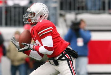 COLUMBUS, OH - NOVEMBER 22:  Lamaar Thomas #7 of the Ohio State Buckeyes catches the punt return during the Big Ten Conference game against the Michigan Wolverines at Ohio Stadium on November 22, 2008 in Columbus, Ohio.  (Photo by Andy Lyons/Getty Images)