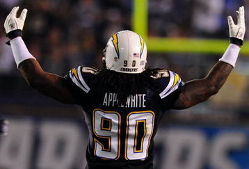 SAN DIEGO - AUGUST 15:  Antwan Applewhite #90 of the San Diego Chargers celebrates a good play while playing the Seattle Seahawks on August 15, 2009 in San Diego, California.  (Photo by Jacob de Golish/Getty Images)