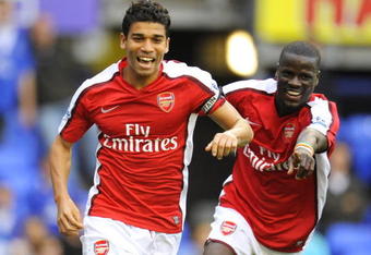 LIVERPOOL, ENGLAND - AUGUST 15:   Da Silva Eduardo of Arsenal celebrates with teammate Emmanuel Eboue (R) after scoring his team's sixth goal during the Barclays Premier League match between Everton and Arsenal at Goodison Park on August 15, 2009 in Liverpool, England. (Photo by Michael Regan/Getty Images)