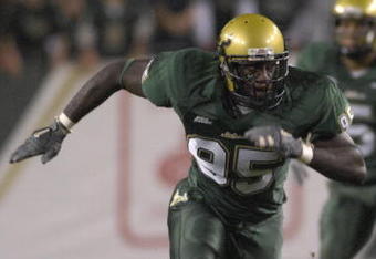 TAMPA, FL - NOVEMBER 17: Defensive end George Selvie #95 of the University of South Florida Bulls sets for play against the Louisville Cardinals at Raymond James Stadium on November 17, 2007 in Tampa, Florida.  South Florida won 55-17.  (Photo by Al Messerschmidt/Getty Images)