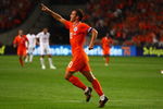 AMSTERDAM, NETHERLANDS - AUGUST 12:  Rafael Van der Vaart of Netherlands celebrates scoring the second goal of the game during the International Friendly between Netherlands and England at the Amsterdam Arena on August 12, 2009 in Amsterdam, Netherlands.  (Photo by Phil Cole/Getty Images)