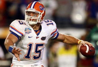 MIAMI - JANUARY 08:  Quarterback Tim Tebow #15 of the Florida Gators looks to pass against the Oklahoma Sooners in the FedEx BCS National Championship Game at Dolphin Stadium on January 8, 2009 in Miami, Florida.  (Photo by Donald Miralle/Getty Images)